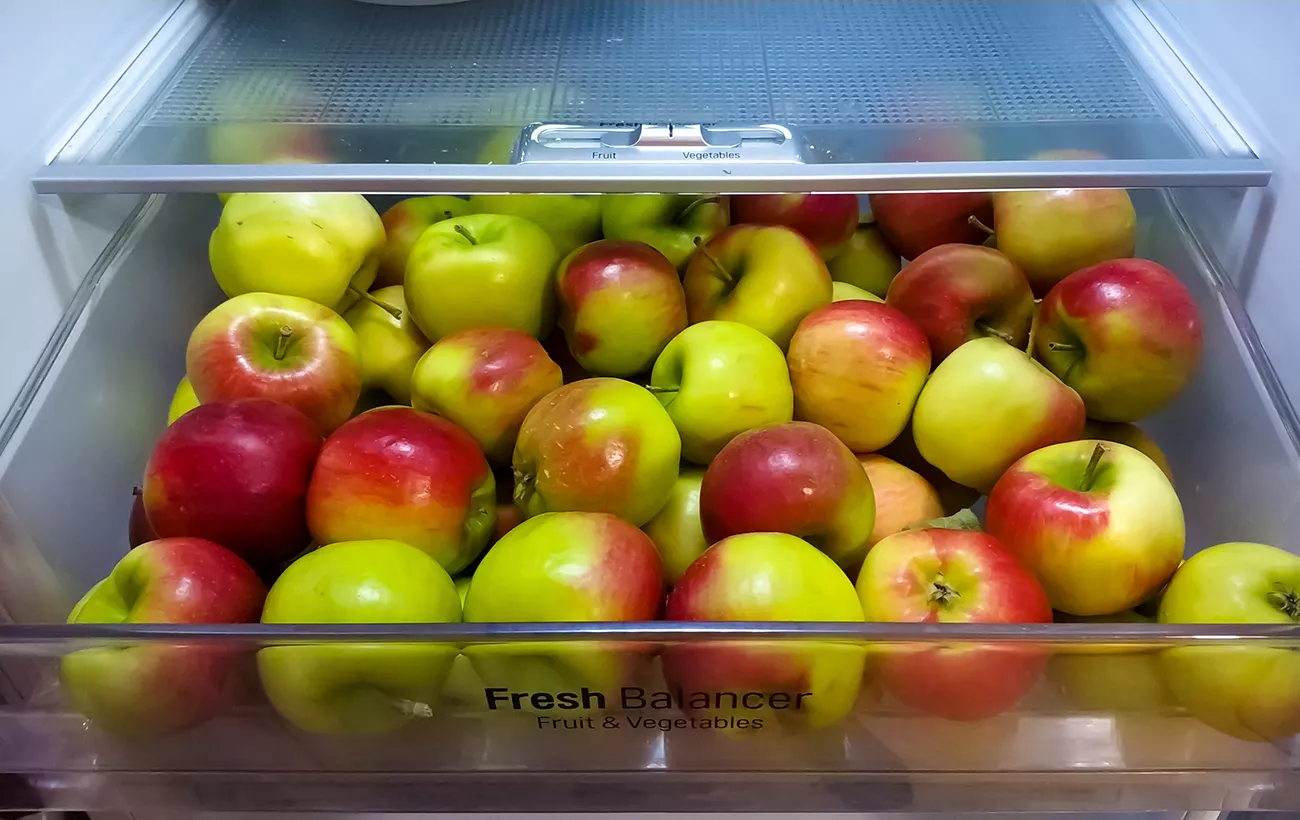 В зависимости от места и способа яблоки могут храниться от нескольких недель до года