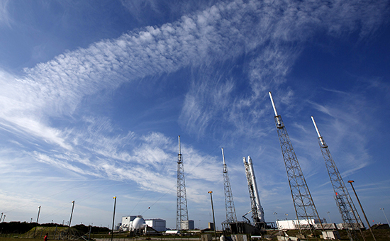 Ракета-носитель Falcon 9 на космодроме. Мыс Канавералл, Флорида