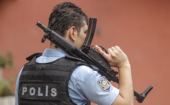 Полицейский в Стамбуле. Архивное фото