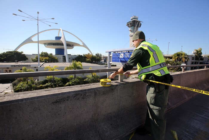 Аэропорт Лос-Анджелеса эвакуировали из-за стрельбы. Фото с места ЧП