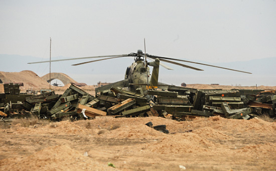 Вертолет Ми-24 ВВС Сирийской арабской армии (САА) на аэродроме Тейяс в 50&nbsp;км от Пальмиры, 21 марта 2016 года


