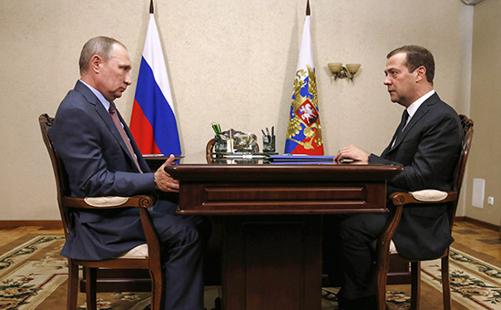 Президент России Владимир Путин и премьер-министр России&nbsp;Дмитрий Медведев (слева направо)



