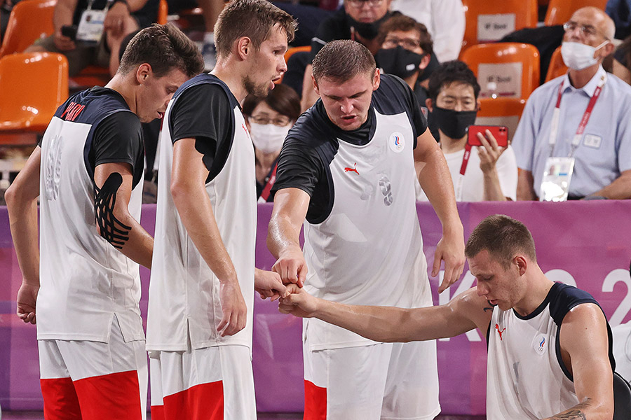 Россияне Станислав Шаров, Александр Зуев, Илья Карпенков и Кирилл Писклов стали вторыми в турнире по баскетболу 3х3