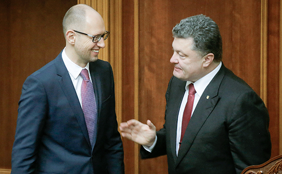 Глава правительства Украины Арсений Яценюк(слева) и президент Украины Петр Порошенко(справа)