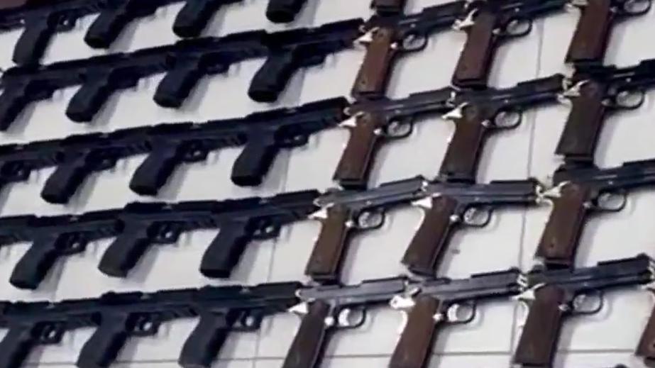 Россиянин попытался ввезти в Россию 153 пистолета в тайнике в машине
