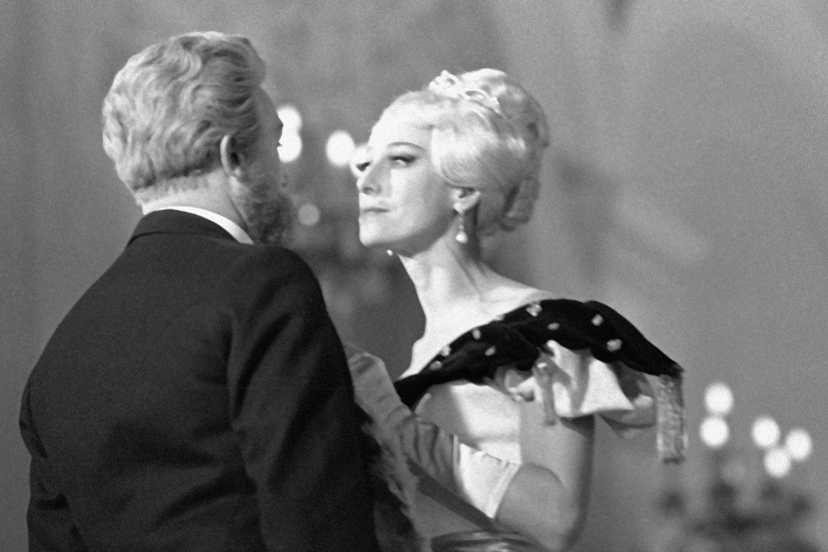 Иннокентий Смоктуновский (слева) в роли Чайковского и Майя Плисецкая (справа) в роли Арто Дезире на съемках кинофильма «Чайковский», 1970 год