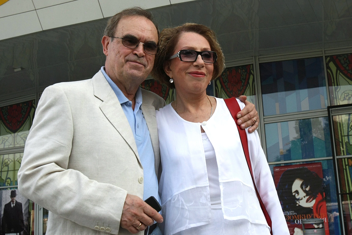 Инна Чурикова с супругом Глебом Панфиловым. 2009 год