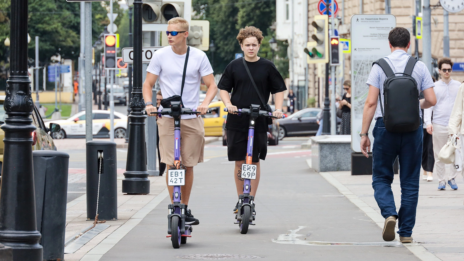 Россиянам напомнили правила езды на электросамокатах. Какие есть штрафы