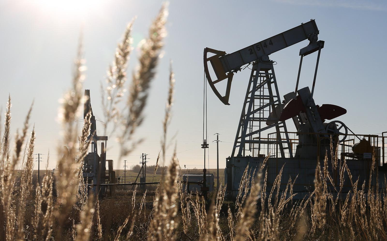 Цены на нефть Brent снизились после роста выше $117 за баррель