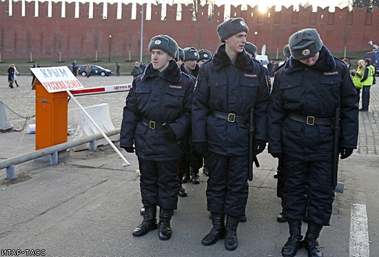 Москвичи в поддержку жителей Крыма на митинге "Мы вместе!"