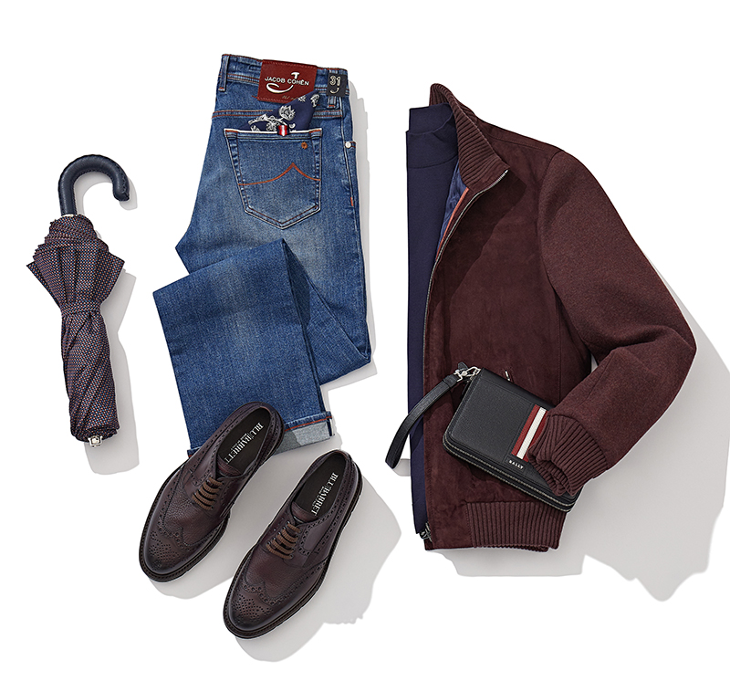 Куртка и водолазка Atelier Portofino, джинсы Jacob Cohen, портмоне Bally, зонт Pasotti, обувь BluBarrett
