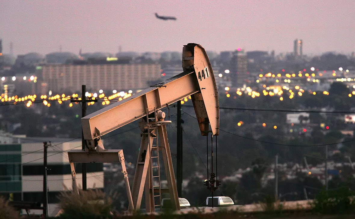 Министры стран ОПЕК+ обсуждают возможность снижения добычи нефти