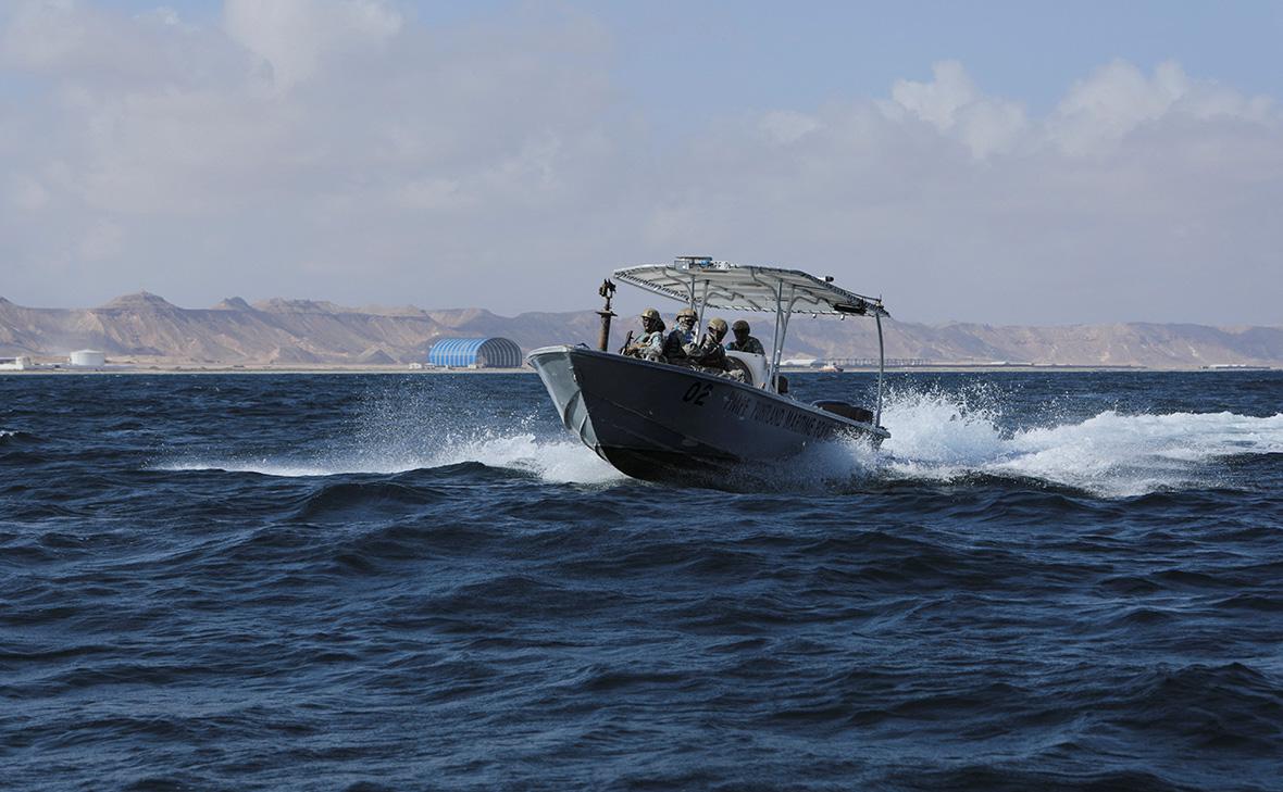 Сотрудники морской полиции Пунтленда патрулируют воды Аденского залива у побережья Босасо в полуавтономном регионе Пунтленд, Сомали