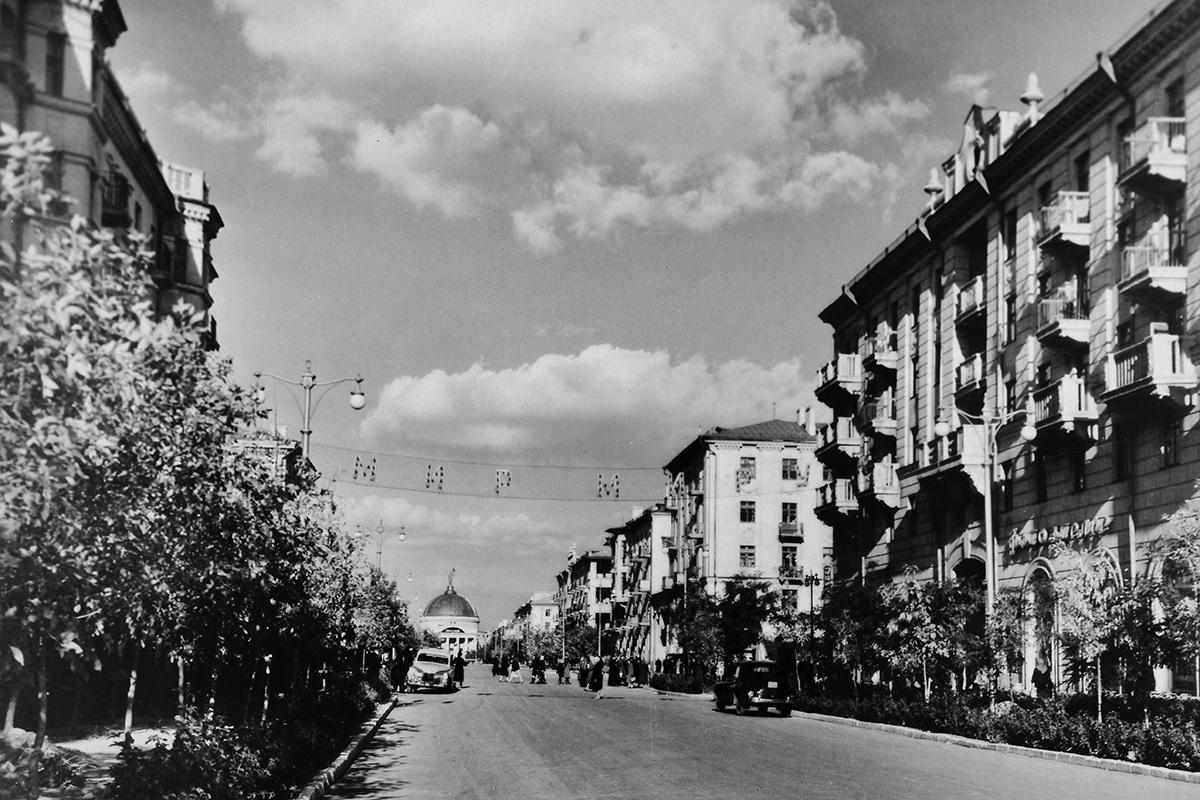 Улица Мира в Сталинграде. Вид на планетарий. 1958 год
&nbsp;