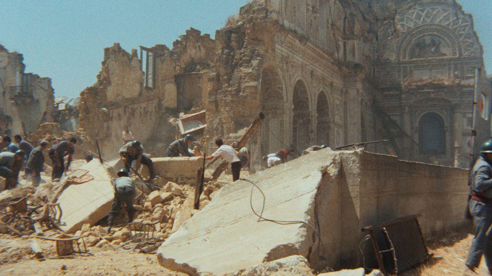 Кадр из фильма &laquo;Год первый&raquo;