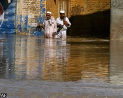 Наводнение в Пакистане: у спасателей не хватает людей и техники