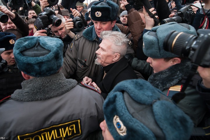 Задержание Эдуарда Лимонова на несанкционированном митинге