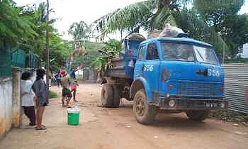 В Камбодже грузовик с кислотой протаранил рынок   