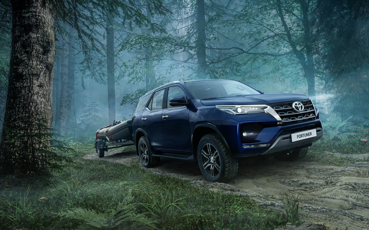 Toyota назвала российские цены на обновленные Fortuner и Hilux