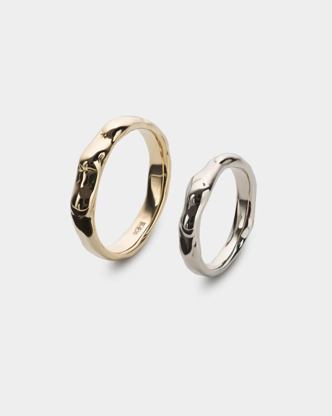 Обручальные кольца &laquo;Капли&raquo; в желтом и белом золоте, Ringstone, от 119&nbsp;000 руб. (стоимость варьируется в зависимости от размеров колец)