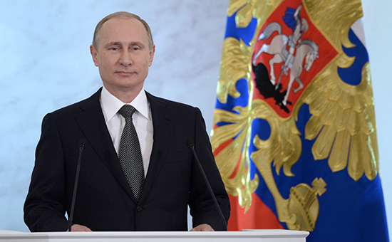 Президент РФ Владимир Путин во время оглашения ежегодного Послания  Федеральному собранию. Декабрь, 2014 год