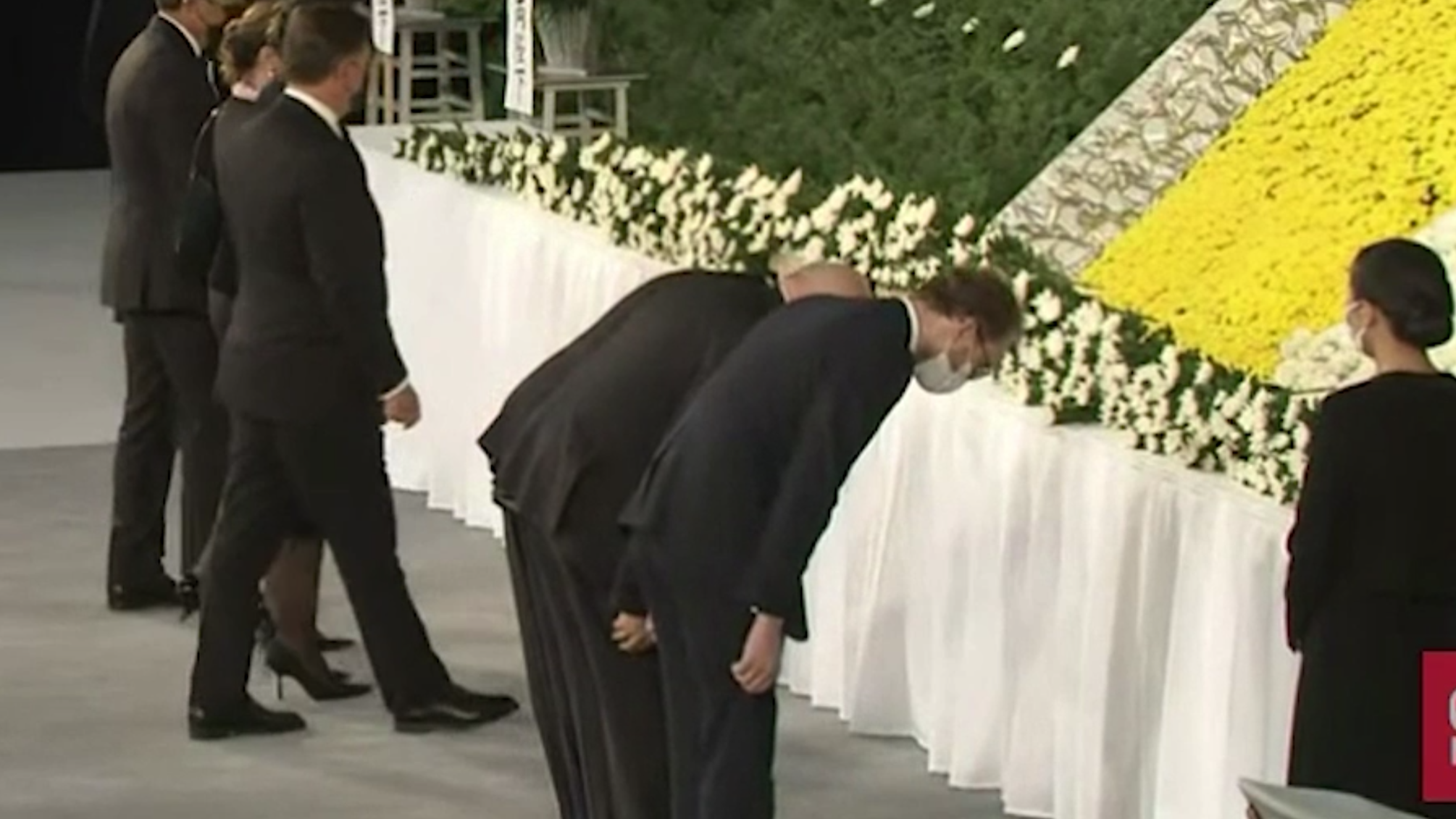 Швыдкой почтил память Синдзо Абэ на церемонии госпохорон. Видео