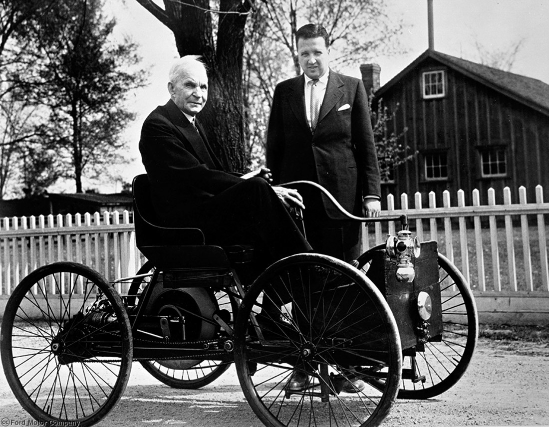 Генри Форд и Генри Форд II с квадрициклом, 1946г.