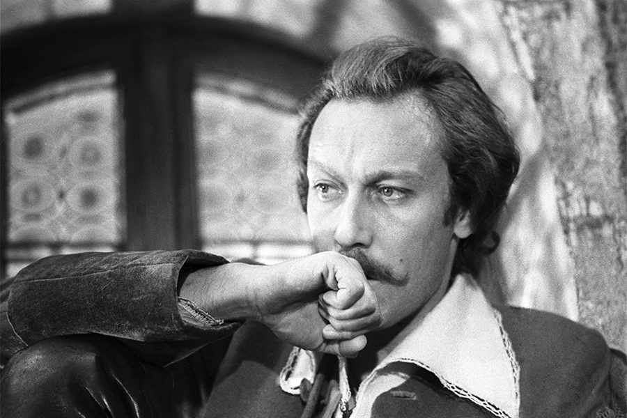Олег Янковский на съемках телевизионного двухсерийного художественного фильма «Тот самый Мюнхгаузен». 1979 год
