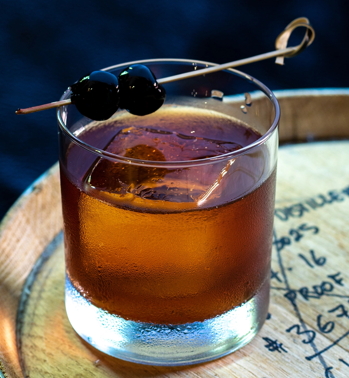 Коктейль с коньяком и виски Vieux Carre