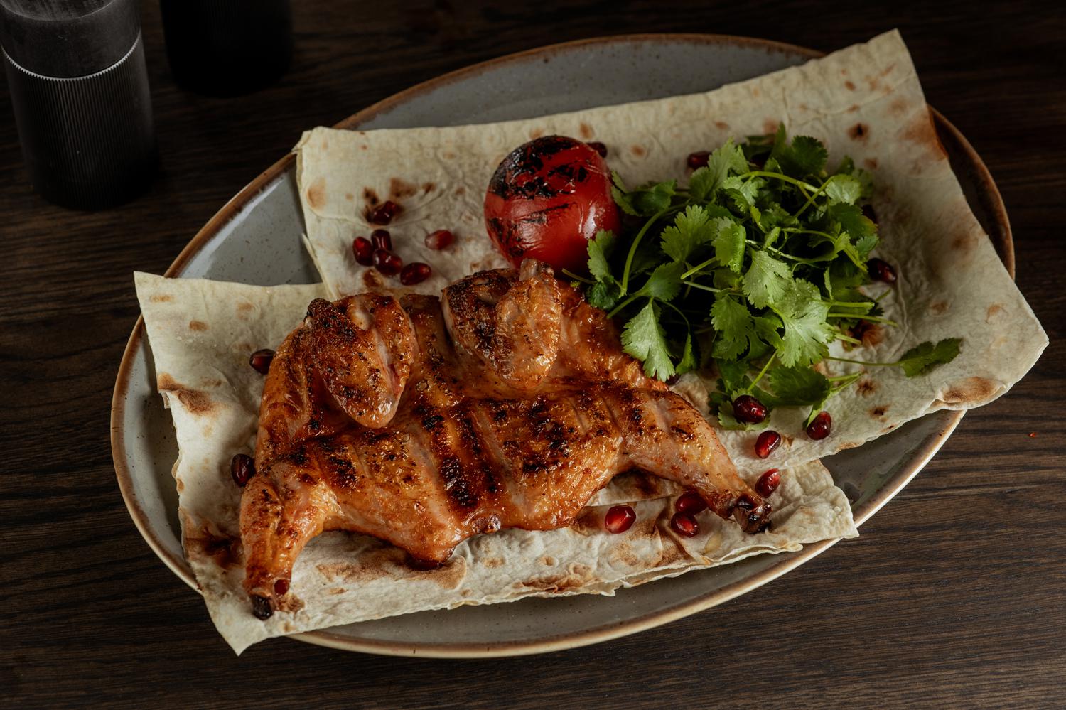 Цыпленок на мангале в ресторане &laquo;Южанин&raquo;