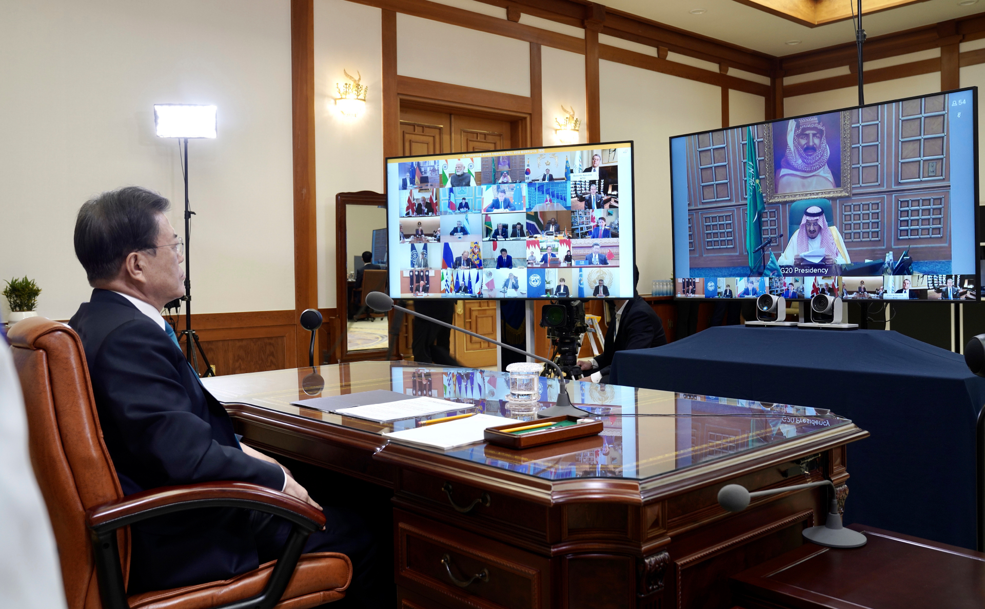 Фото: 	South Korea Presidential Blue House / AP