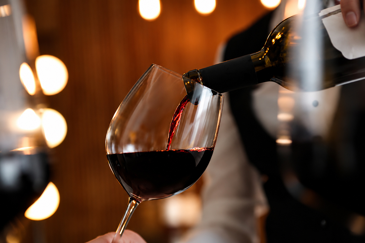 Simple Wine News назвал лучшим вином года красное из «сиры»