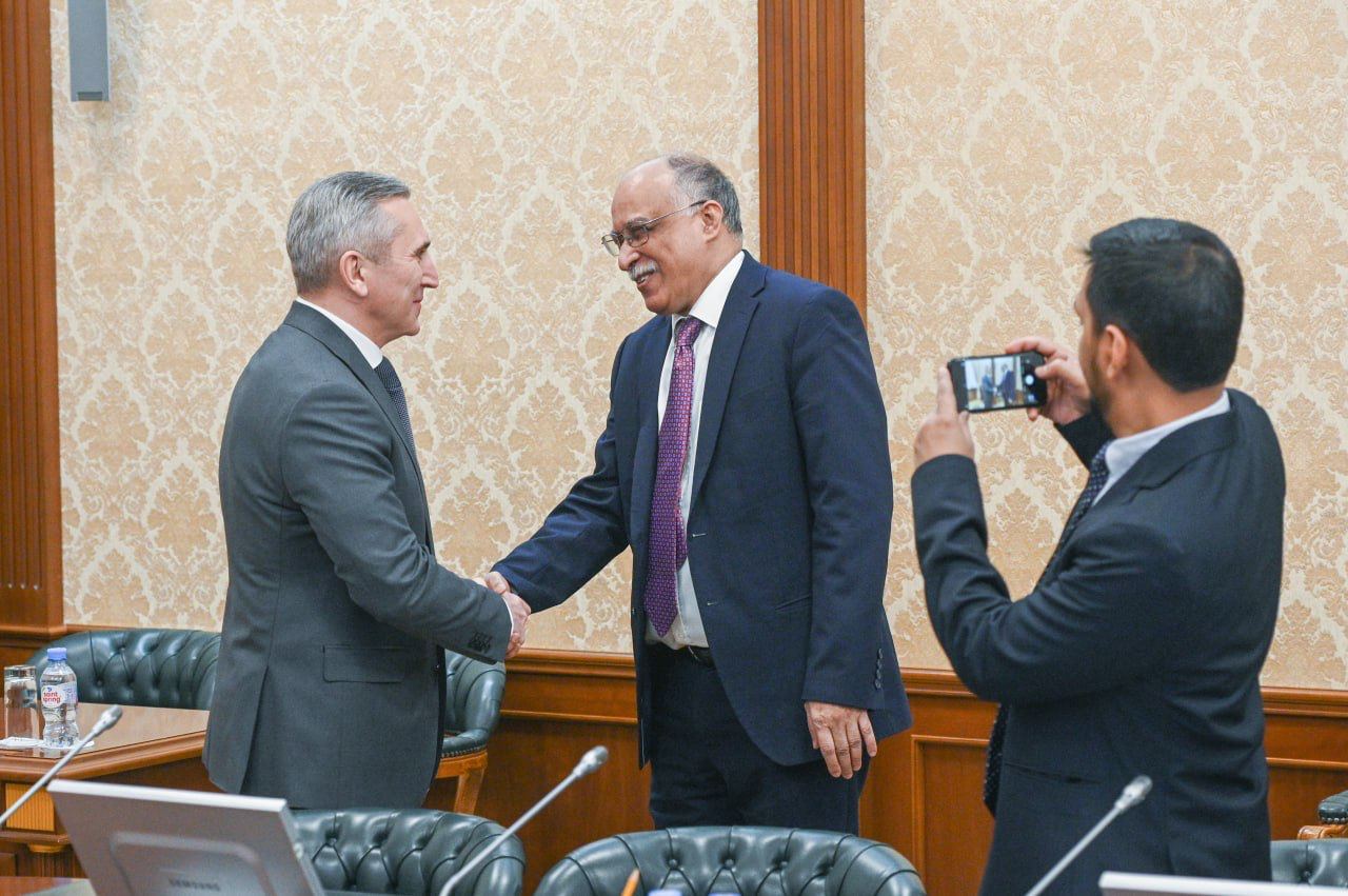 Александр Моор встретился с послом Бангладеша.