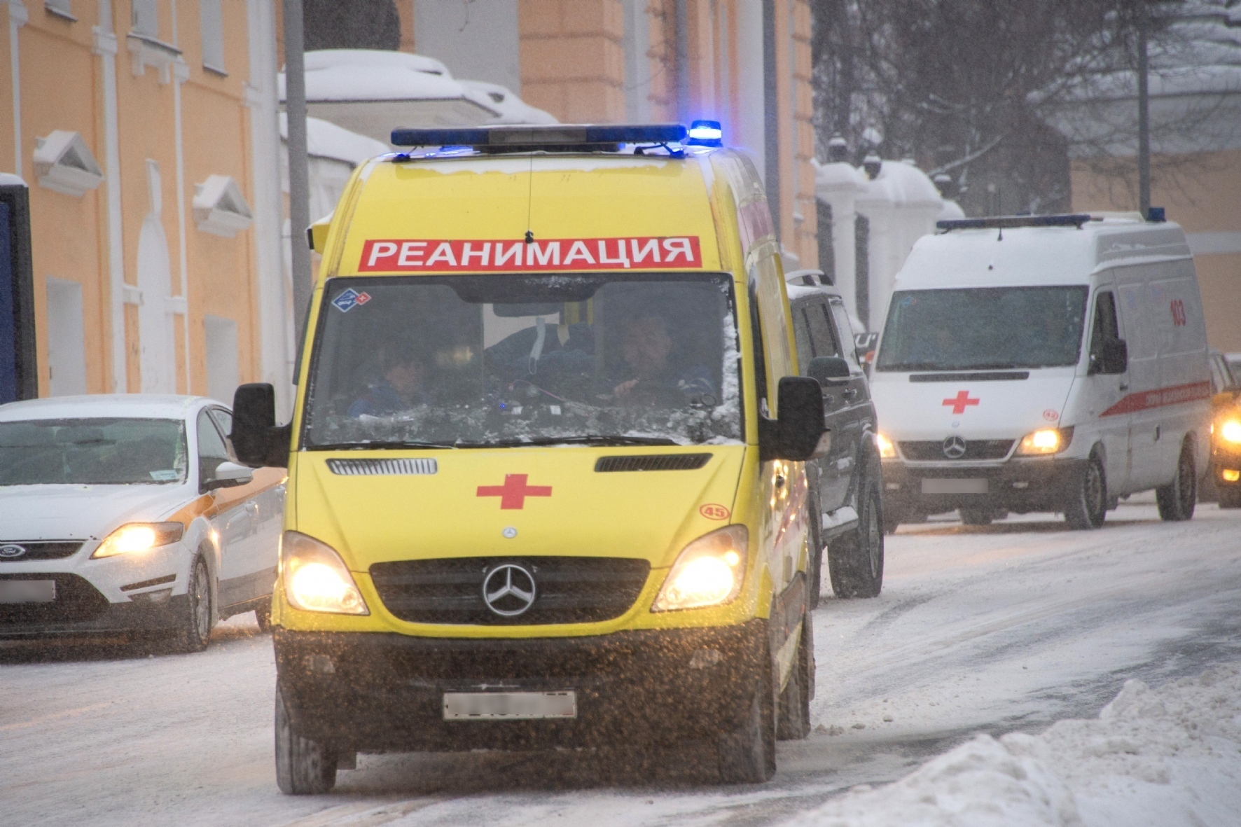 За сутки сразу на двух предприятиях в Петербурге погибли рабочие — РБК