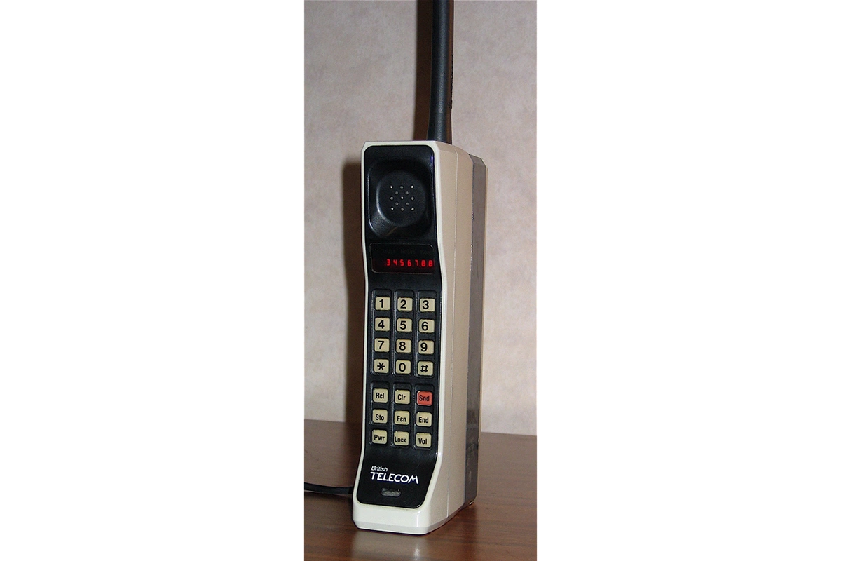 <p>В память Motorola DynaTAC 8000X можно было записать до 30 номеров&nbsp;</p>