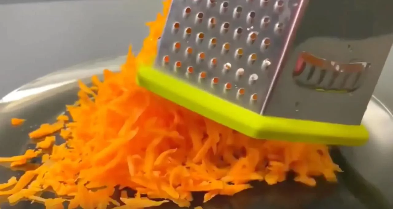 Для моркови используйте крупную терку
