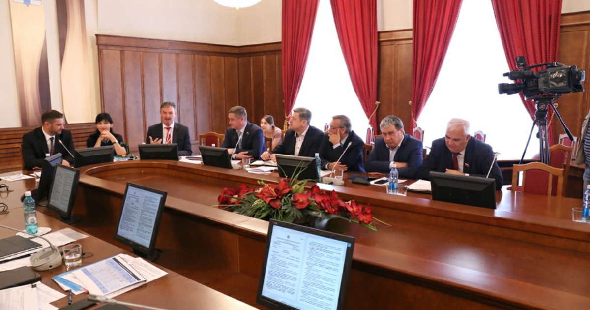 Сидоровский торгово-промышленная палата фото. Заксобрание иркутской области. Первая городская дума краснодара. Нарусова на заседании совета федерации. Левакин санкт-петербург.