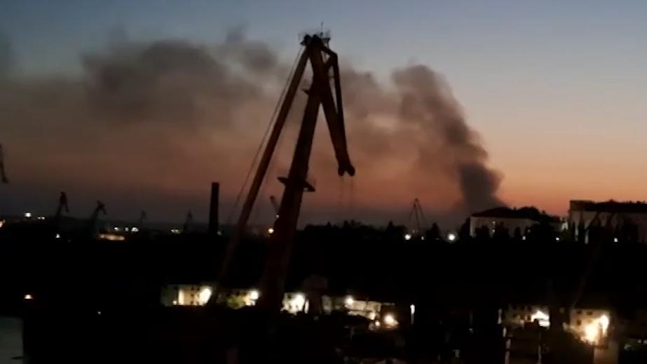 В Севастополе возник пожар после ракетной атаки