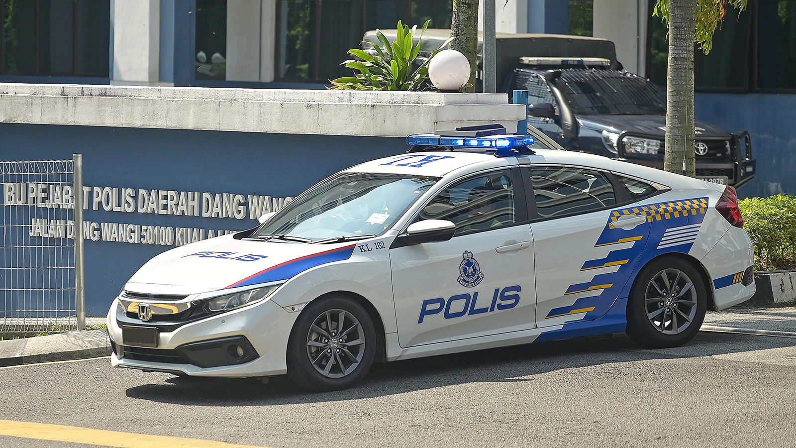 В Малайзии мужчина убил беременную девушку и вырезал из ее живота ребенка