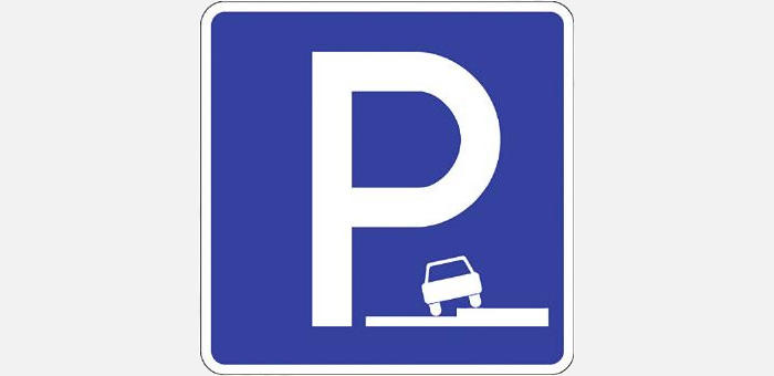 На знаках парковки 6.4 с 2026 года можно будет дополнительно указывать способ постановки автомобиля: параллельно тротуару, с заездом на него, &laquo;елочкой&raquo; и так далее
