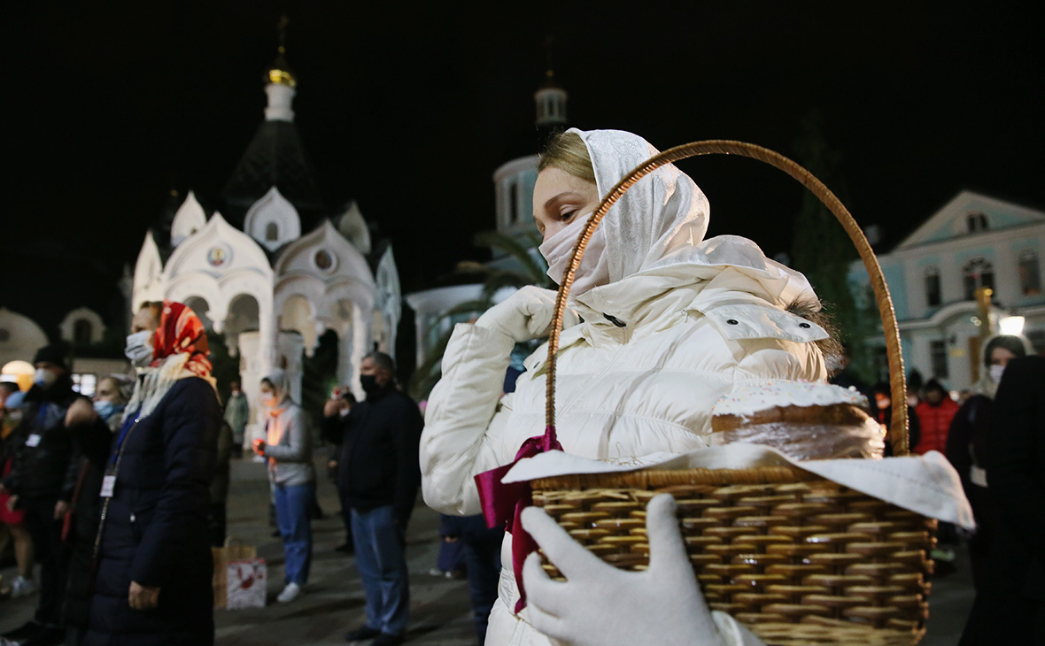 РПЦ осудила не согласившихся с призывом не посещать храмы на Пасху — РБК