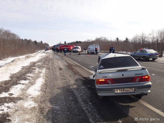 В Вологодской области автобус с детьми попал в ДТП