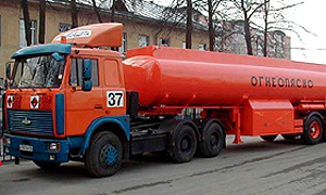В Москве в результате ДТП произошел разлив бензина на проезжую часть