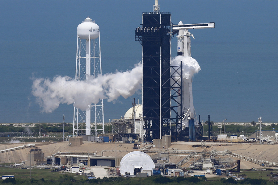Продувка&nbsp;ракеты&nbsp;Falcon 9 после дозаправки перед запуском
















