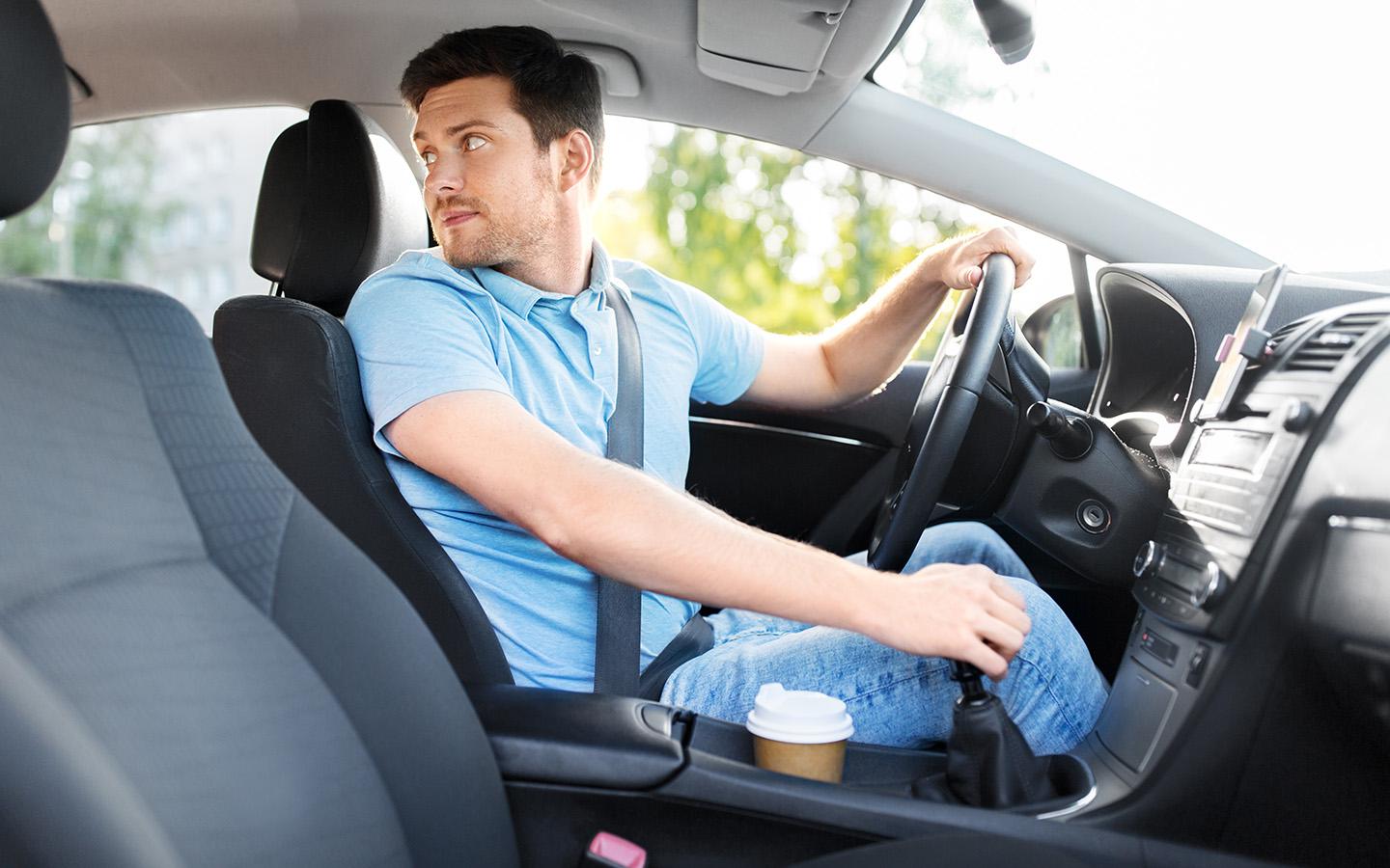 Где запрещено движение задним ходом и какие штрафы за это можно получить