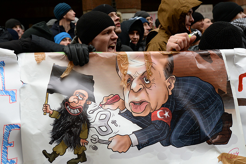 Карикатура на Эрдогана возле посольства Турции