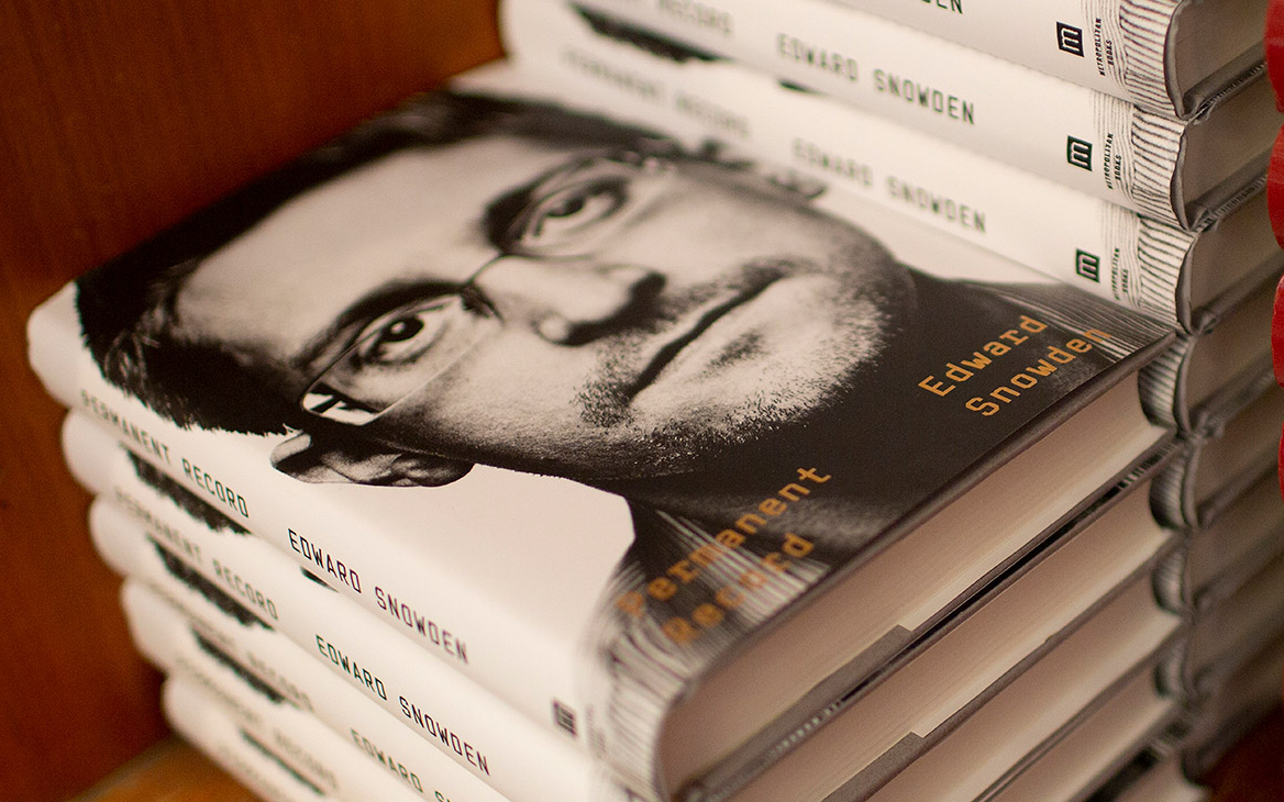 СМИ сообщили о согласии Сноудена выплатить США $5 млн с продажи книги