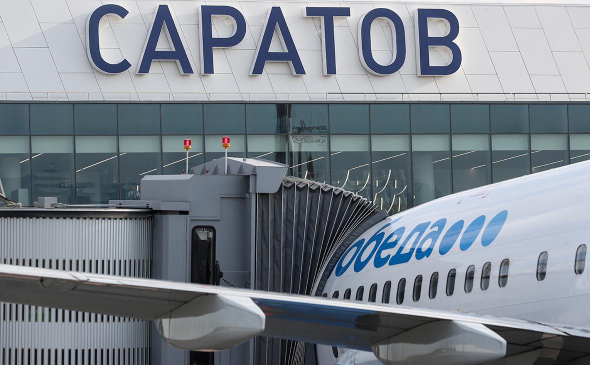 Самолет из Саратова в Москву задержали из-за дебошира