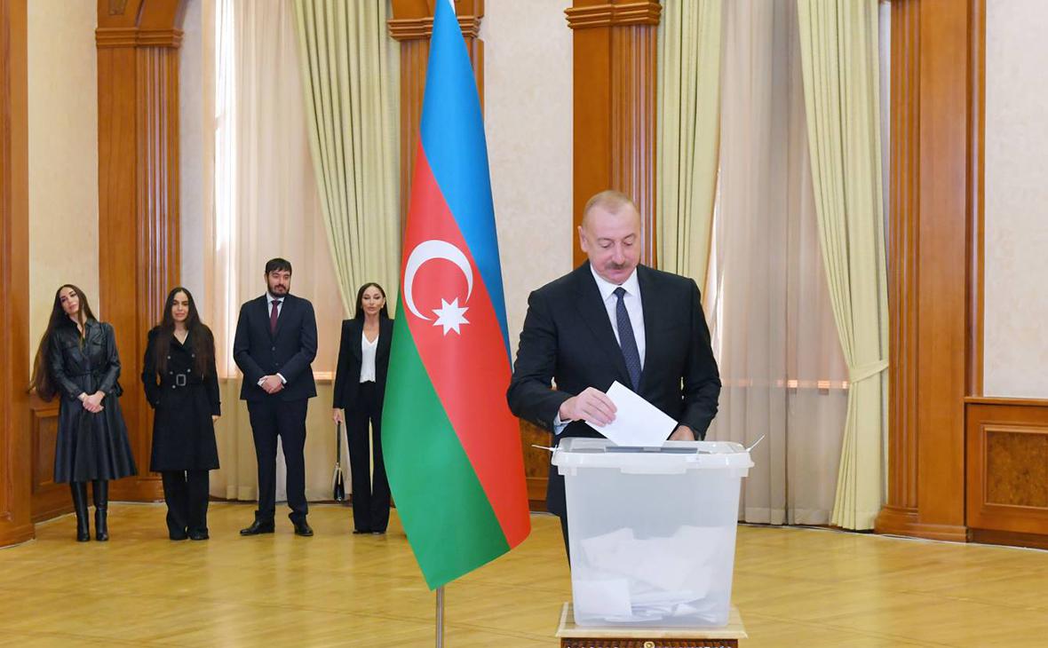 Ильхам Алиев c семьей проголосовал&nbsp;в Ханкенди