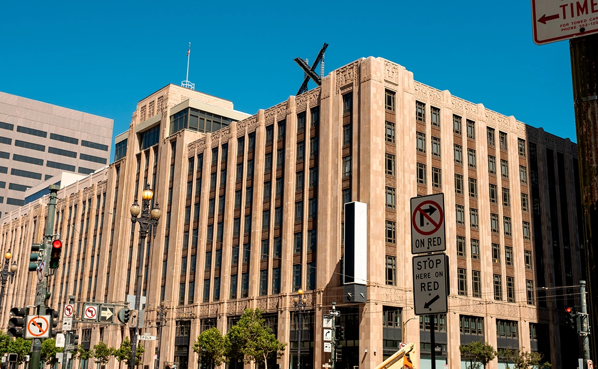 Larry Zhou / Fotodom / Shutterstock